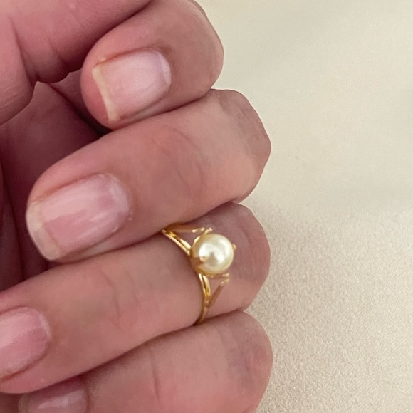 18k Gold Filled Pearl Dainty Ring - Picture 3 of 7